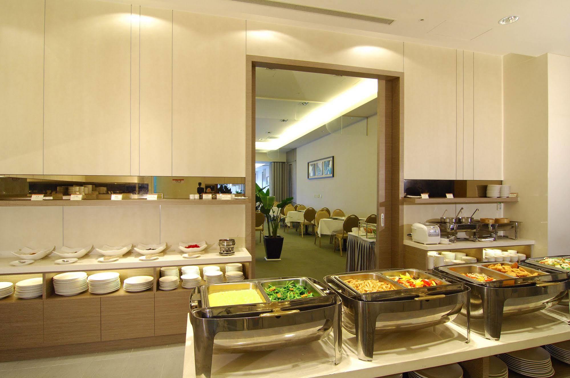 טאינאן Academy Hotel מראה חיצוני תמונה